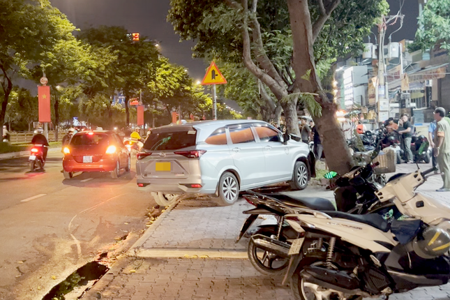 Hành khách hiện hình tên cướp, tài xế taxi lao xe vào gốc cây để thoát thân - Ảnh 3.