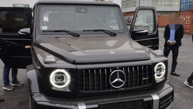 Xe Mercedes G63 giá 12 tỷ đồng bị bỏ rơi ở cảng Hải Phòng - Ảnh 1.