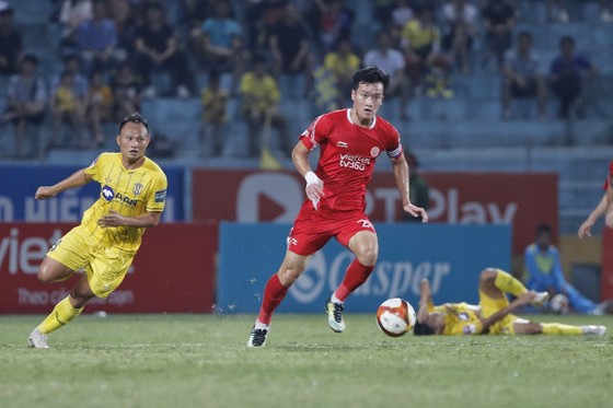 Thắng đậm SLNA, Viettel FC trở lại nhóm “an toàn” - Ảnh 2.