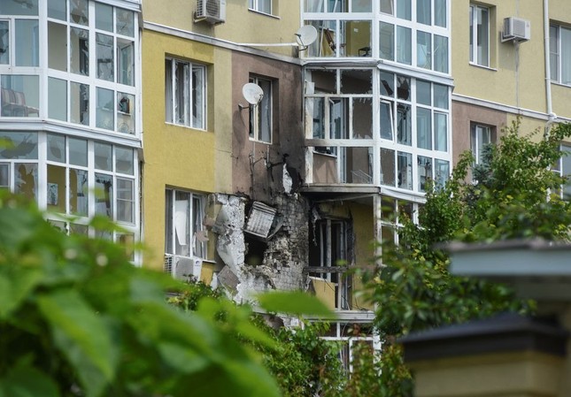 Điện Kremlin phản ứng về vụ máy bay không người lái lao vào chung cư ở Voronezh - Ảnh 3.