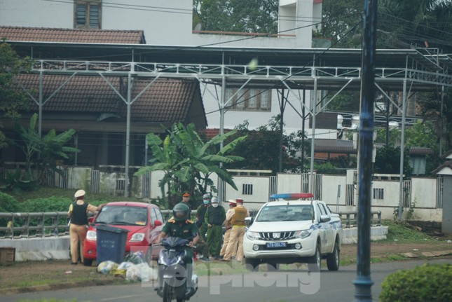 Hình ảnh về nhóm nghi phạm nổ súng tấn công trụ sở công an xã ở Đắk Lắk - Ảnh 7.