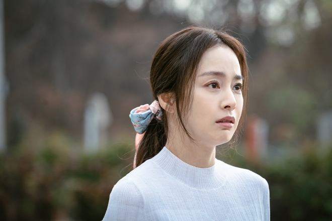  Bất ngờ nhan sắc tuổi 43 của Kim Tae Hee khi để mặt mộc trên phim  - Ảnh 1.