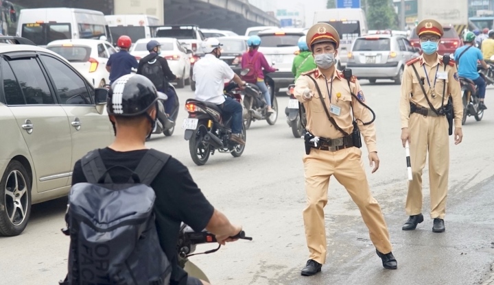 Những điều CSGT không được làm khi dừng xe người tham gia giao thông - Ảnh 1. Những điều CSGT không được làm khi dừng xe người tham gia giao thông - Ảnh 1.