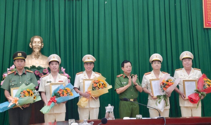 Công an TP HCM điều động, bổ nhiệm nhiều lãnh đạo chủ chốt - Ảnh 1. Công an TP HCM điều động, bổ nhiệm nhiều lãnh đạo chủ chốt - Ảnh 1.