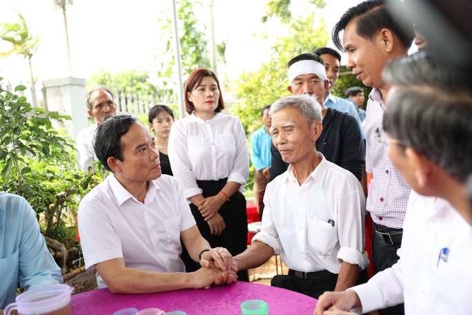 Phó Thủ tướng Trần Lưu Quang thăm, viếng các nạn nhân vụ nổ súng tại Đắk Lắk - Ảnh 1. Phó Thủ tướng Trần Lưu Quang thăm, viếng các nạn nhân vụ nổ súng tại Đắk Lắk - Ảnh 1.
