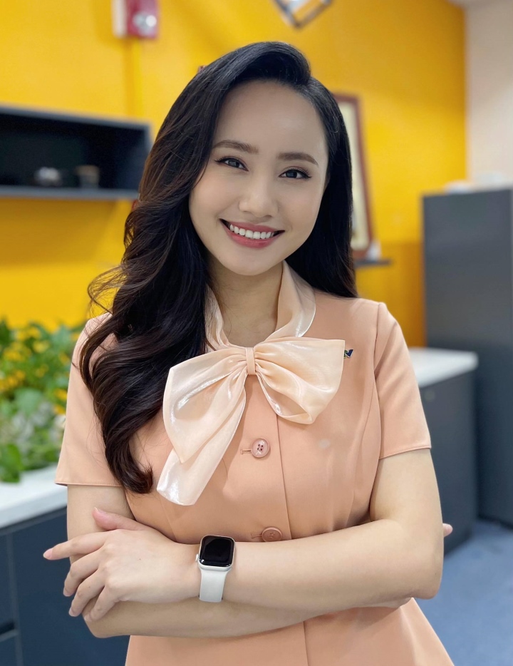 BTV thời tiết Xuân Anh: Tôi hay về muộn nên chồng sẽ cho con ăn và dỗ con ngủ - Ảnh 3. BTV thời tiết Xuân Anh: Tôi hay về muộn nên chồng sẽ cho con ăn và dỗ con ngủ - Ảnh 3.