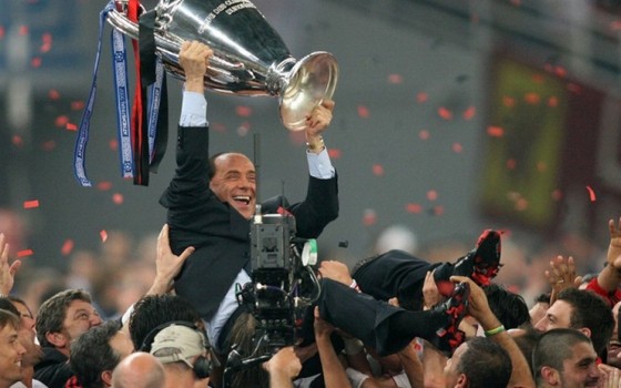 Thế giới bóng đá tiếc thương cựu Chủ tịch AC Milan Silvio Berlusconi - Ảnh 1.