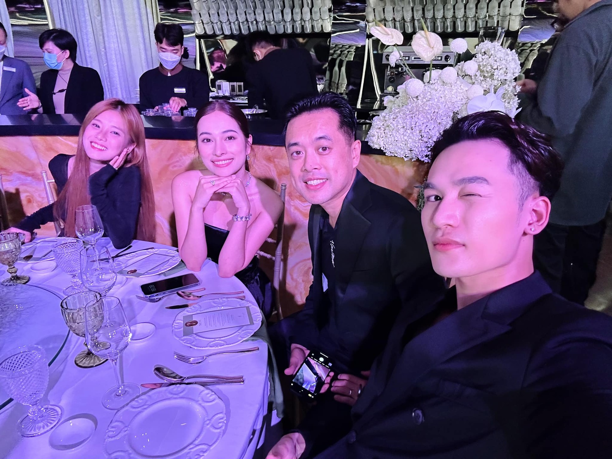 Dàn sao Việt mặc toàn trang phục màu đen dự lễ cưới ca sĩ Jaykii và Mai Anh - Ảnh 7. Dàn sao Việt mặc toàn trang phục màu đen dự lễ cưới ca sĩ Jaykii và Mai Anh - Ảnh 7.