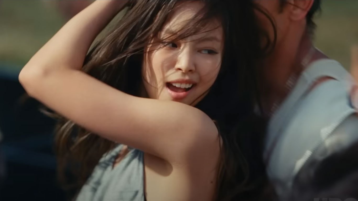 Jennie (BlackPink) đang phải đứng mũi chịu sào cho bộ phim gợi dục - Ảnh 2. Jennie (BlackPink) đang phải đứng mũi chịu sào cho bộ phim gợi dục - Ảnh 2.