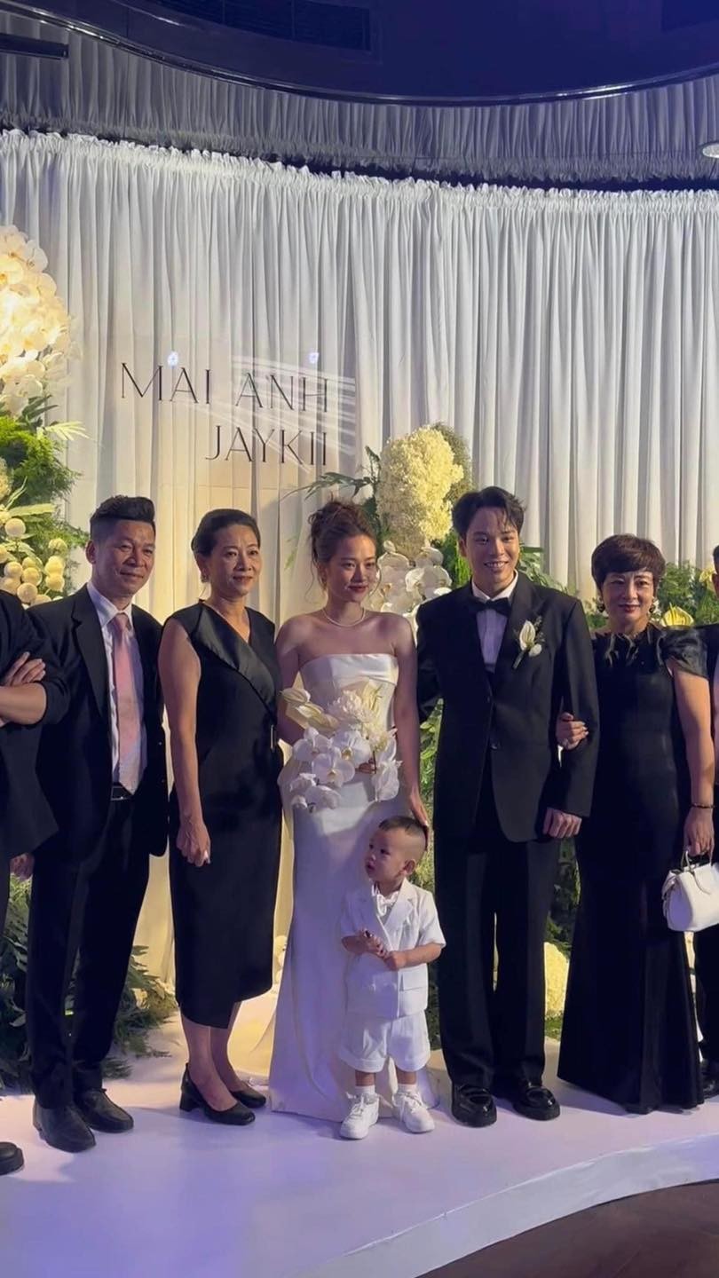 Dàn sao Việt mặc toàn trang phục màu đen dự lễ cưới ca sĩ Jaykii và Mai Anh - Ảnh 4. Dàn sao Việt mặc toàn trang phục màu đen dự lễ cưới ca sĩ Jaykii và Mai Anh - Ảnh 4.