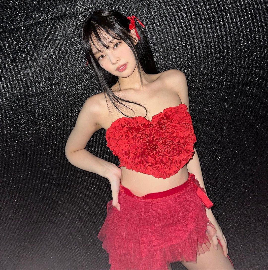 Jennie (BlackPink) đóng phim 18+ thay đổi ngành giải trí hái ra tiền - Ảnh 5. Jennie (BlackPink) đóng phim 18+ thay đổi ngành giải trí hái ra tiền - Ảnh 5.