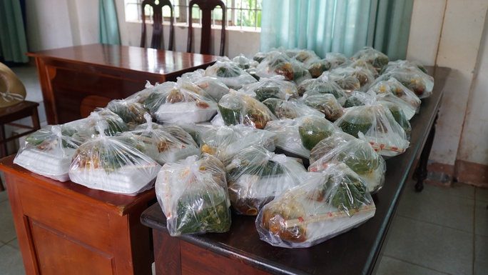Nấu cơm, sát cánh với công an truy bắt nhóm người tấn công 2 trụ sở xã - Ảnh 5. Nấu cơm, sát cánh với công an truy bắt nhóm người tấn công 2 trụ sở xã - Ảnh 5.