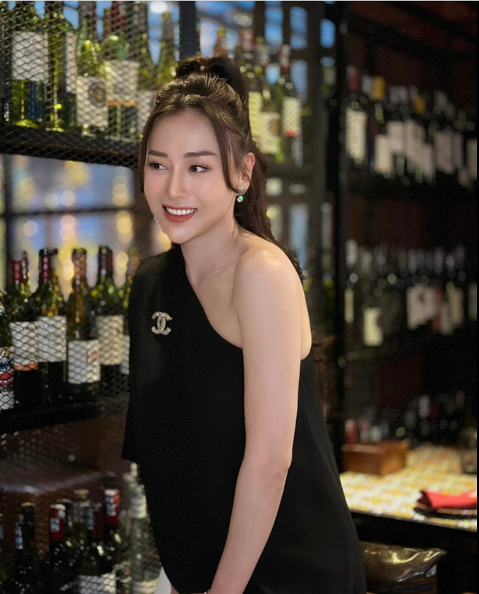 Phương Oanh lộ diện khác lạ khi Shark Bình thông báo tin vui - Ảnh 2. Phương Oanh lộ diện khác lạ khi Shark Bình thông báo tin vui - Ảnh 2.