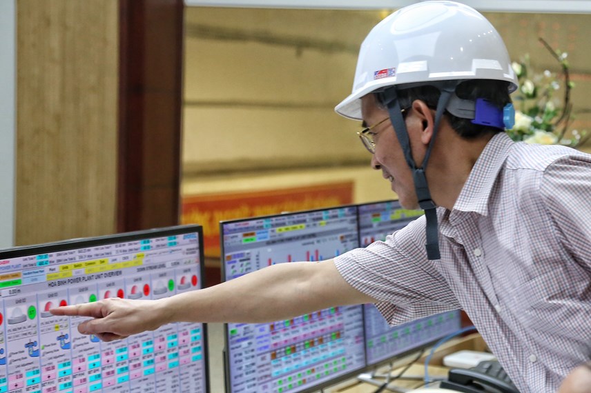 Nếu tăng công suất tối đa, sau 12 ngày hồ thủy điện Hòa Bình sẽ về mực nước chết - Ảnh 11. Nếu tăng công suất tối đa, sau 12 ngày hồ thủy điện Hòa Bình sẽ về mực nước chết - Ảnh 11.