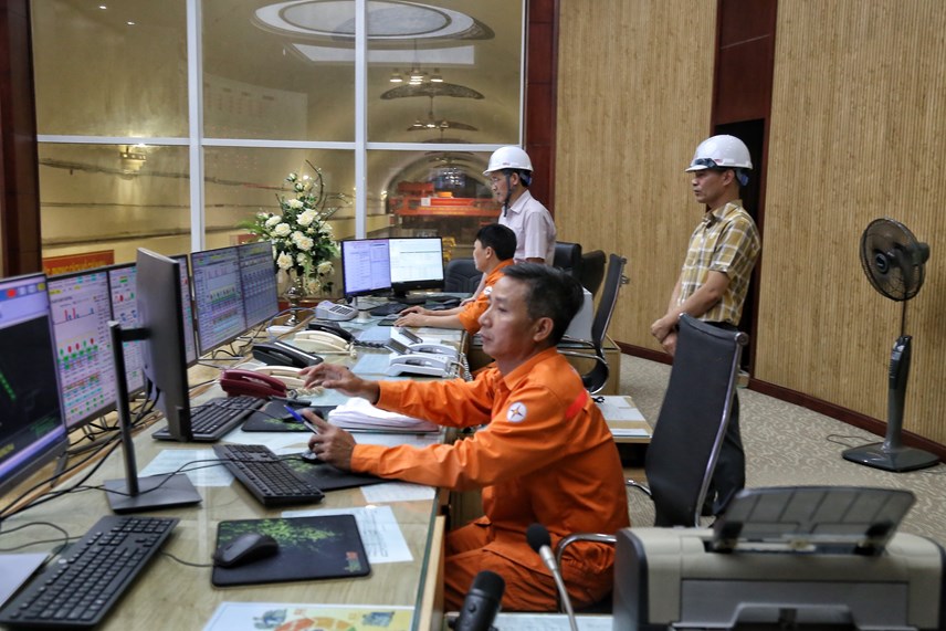Nếu tăng công suất tối đa, sau 12 ngày hồ thủy điện Hòa Bình sẽ về mực nước chết - Ảnh 10. Nếu tăng công suất tối đa, sau 12 ngày hồ thủy điện Hòa Bình sẽ về mực nước chết - Ảnh 10.