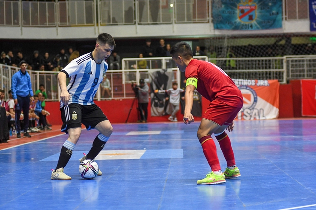 Thi đấu quả cảm, tuyển futsal Việt Nam gây ấn tượng mạnh trước Argentina - Ảnh 2.