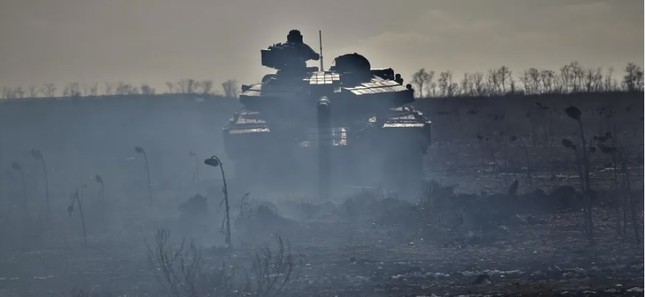 Ukraine mượn chiến thuật tấn công sấm sét của Mỹ để phản công - Ảnh 1.