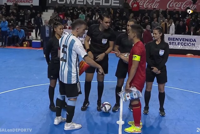 Thi đấu quả cảm, tuyển futsal Việt Nam gây ấn tượng mạnh trước Argentina - Ảnh 1.