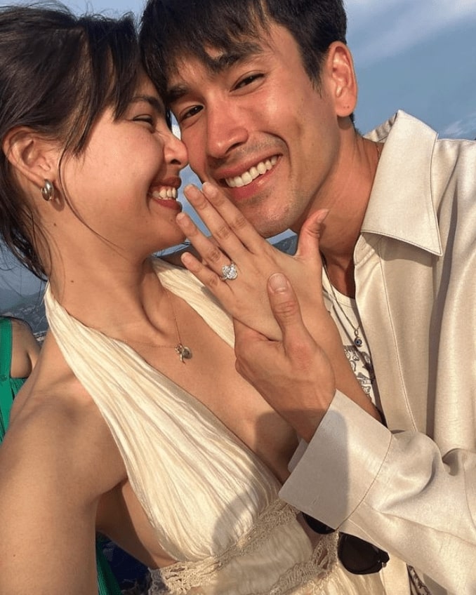 Màn cầu hôn của 2 cặp đôi hot nhất showbiz Thái gây bão - Ảnh 1. Màn cầu hôn của 2 cặp đôi hot nhất showbiz Thái gây bão - Ảnh 1.