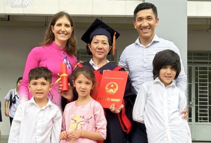 Thí sinh 64 tuổi thi THPT: Chung trường với cháu, đeo đuổi nghiệp học dở dang - Ảnh 5. Thí sinh 64 tuổi thi THPT: Chung trường với cháu, đeo đuổi nghiệp học dở dang - Ảnh 5.