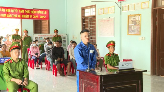 Nhận 300 ngàn đồng vận chuyển 2,3kg ma túy, lãnh án tử hình - Ảnh 1.