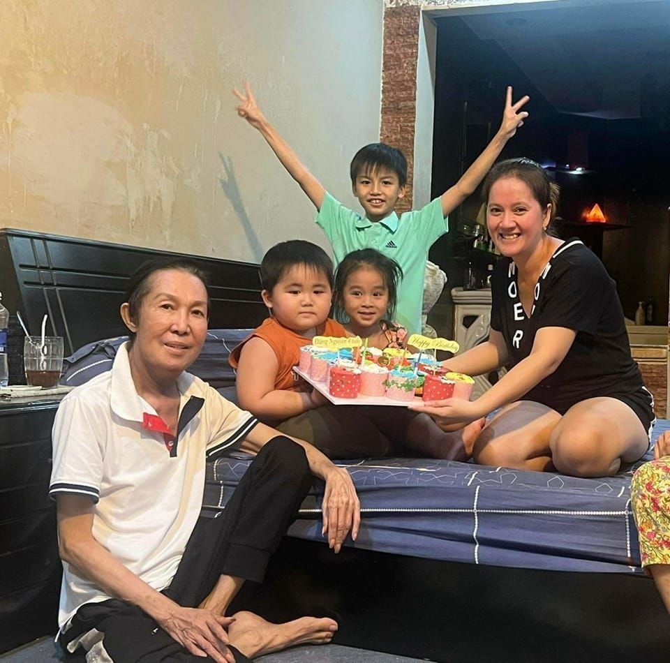 Những giây phút hạnh phúc trước đây của NSƯT Vũ Linh bên con cháu trong gia đình - Ảnh 4. Những giây phút hạnh phúc trước đây của NSƯT Vũ Linh bên con cháu trong gia đình - Ảnh 4.