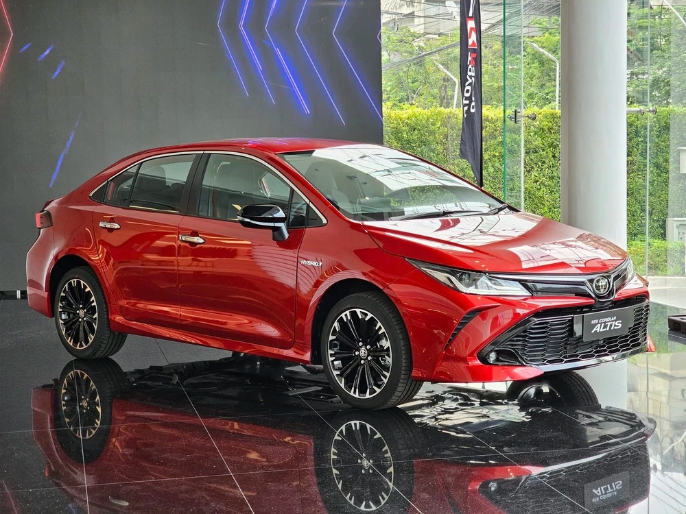 Ảnh thực tế Corolla Altis 2023: Giữ thiết kế nhưng thêm nhiều trang bị, sớm về Việt Nam đấu Mazda3 và Civic - Ảnh 1.