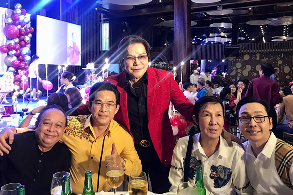 Những giây phút hạnh phúc trước đây của NSƯT Vũ Linh bên con cháu trong gia đình - Ảnh 15. Những giây phút hạnh phúc trước đây của NSƯT Vũ Linh bên con cháu trong gia đình - Ảnh 15.