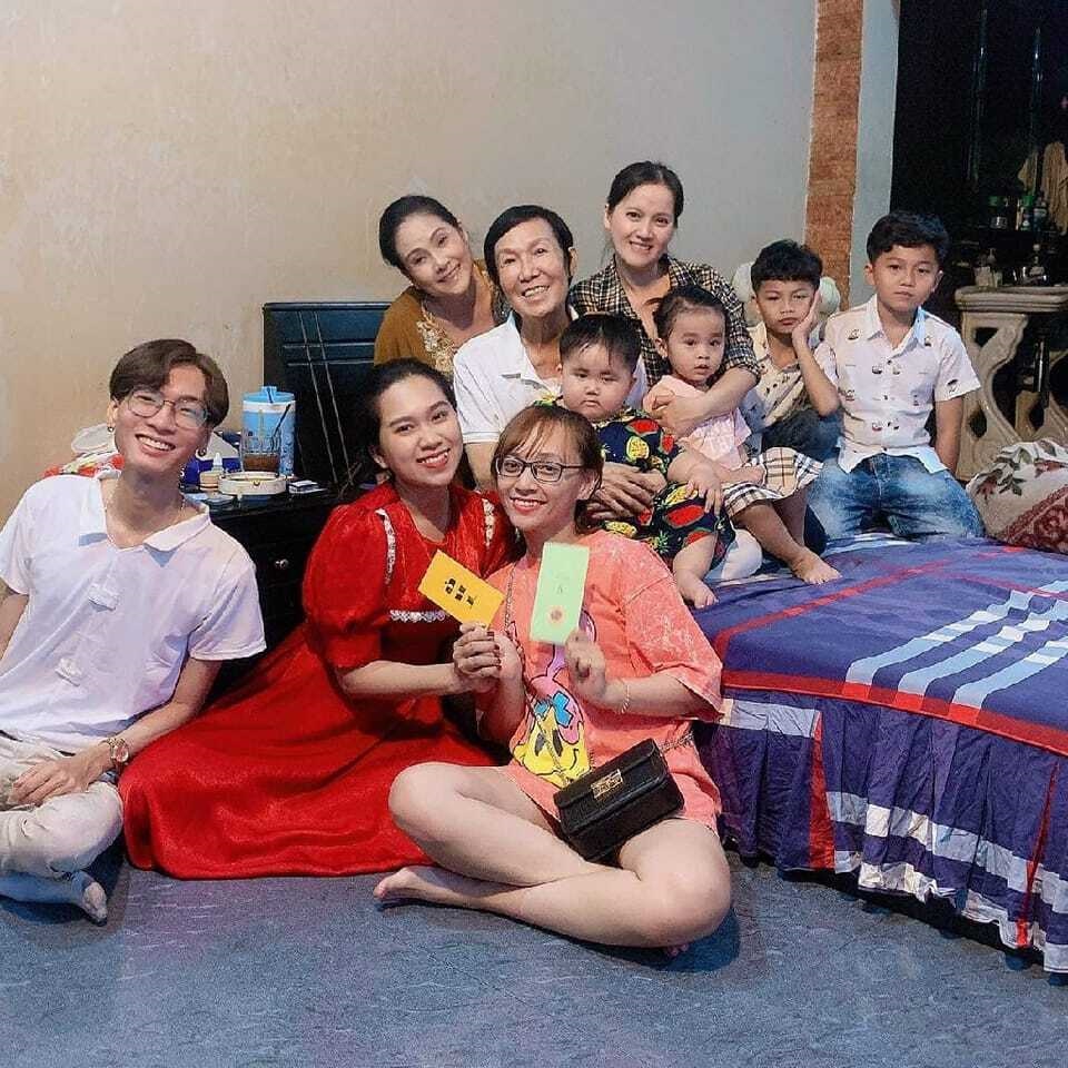 Những giây phút hạnh phúc trước đây của NSƯT Vũ Linh bên con cháu trong gia đình - Ảnh 11. Những giây phút hạnh phúc trước đây của NSƯT Vũ Linh bên con cháu trong gia đình - Ảnh 11.