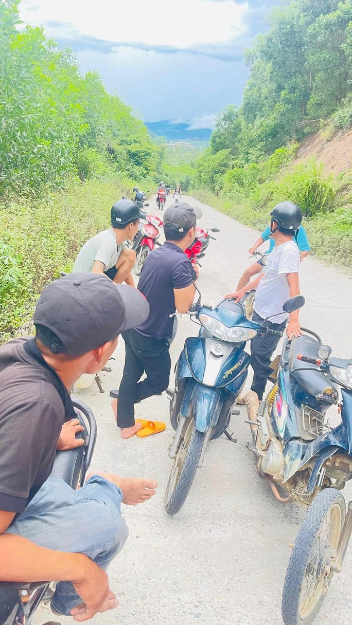 Chồng 30 tuổi treo cổ chết để lại 2 con nhỏ, vợ sắp sinh đôi - Ảnh 1. Chồng 30 tuổi treo cổ chết để lại 2 con nhỏ, vợ sắp sinh đôi - Ảnh 1.