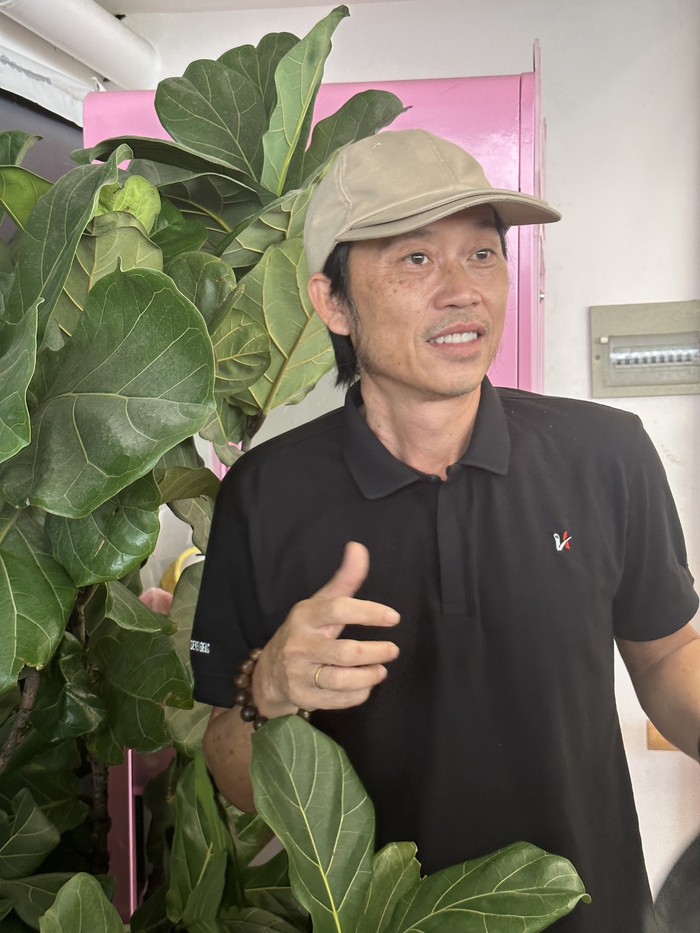 Hoài Linh hiếm hoi lộ diện, tiết lộ cuộc sống hiện tại - Ảnh 2. Hoài Linh hiếm hoi lộ diện, tiết lộ cuộc sống hiện tại - Ảnh 2.