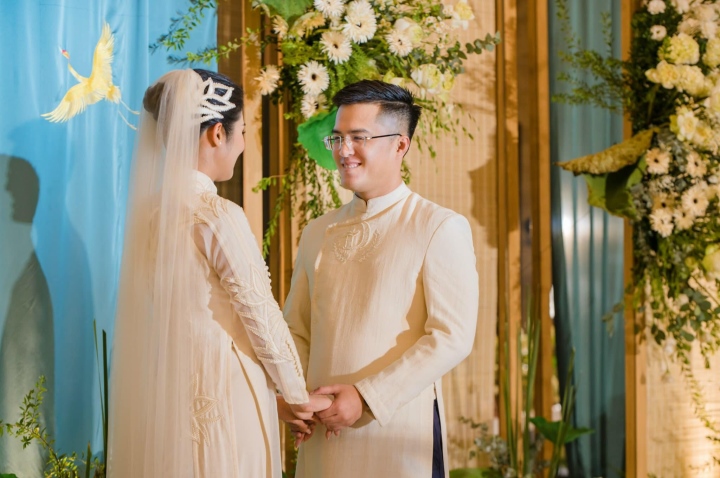 Sao Việt 17/6: Thanh Thanh Tâm từ Mỹ về viếng mộ người tình sân khấu Vũ Linh - Ảnh 6. Sao Việt 17/6: Thanh Thanh Tâm từ Mỹ về viếng mộ người tình sân khấu Vũ Linh - Ảnh 6.