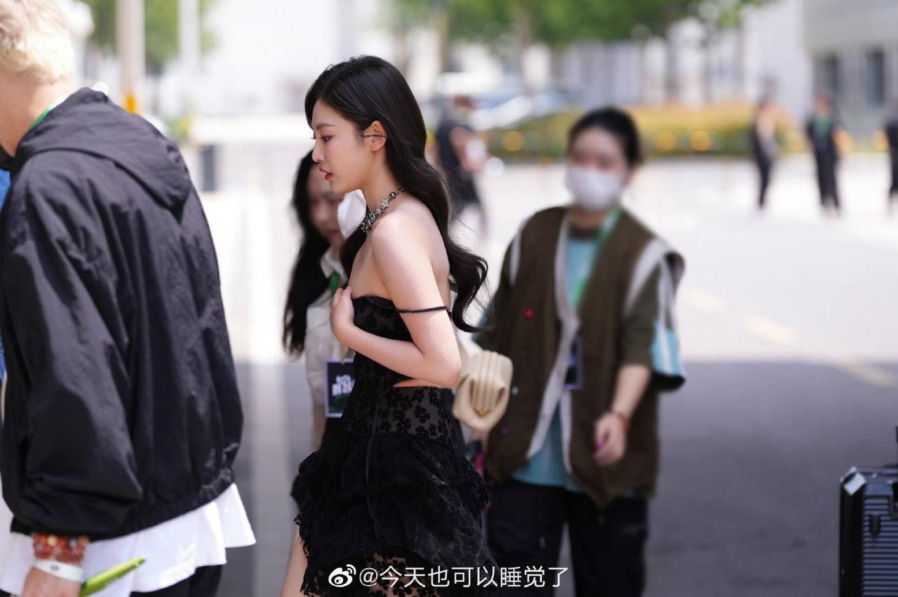 “Bản sao Jennie lại gấy sốt nhờ style như tiểu thư tài phiệt, nhan sắc bất chấp cam thường - Ảnh 2. “Bản sao Jennie lại gấy sốt nhờ style như tiểu thư tài phiệt, nhan sắc bất chấp cam thường - Ảnh 2.