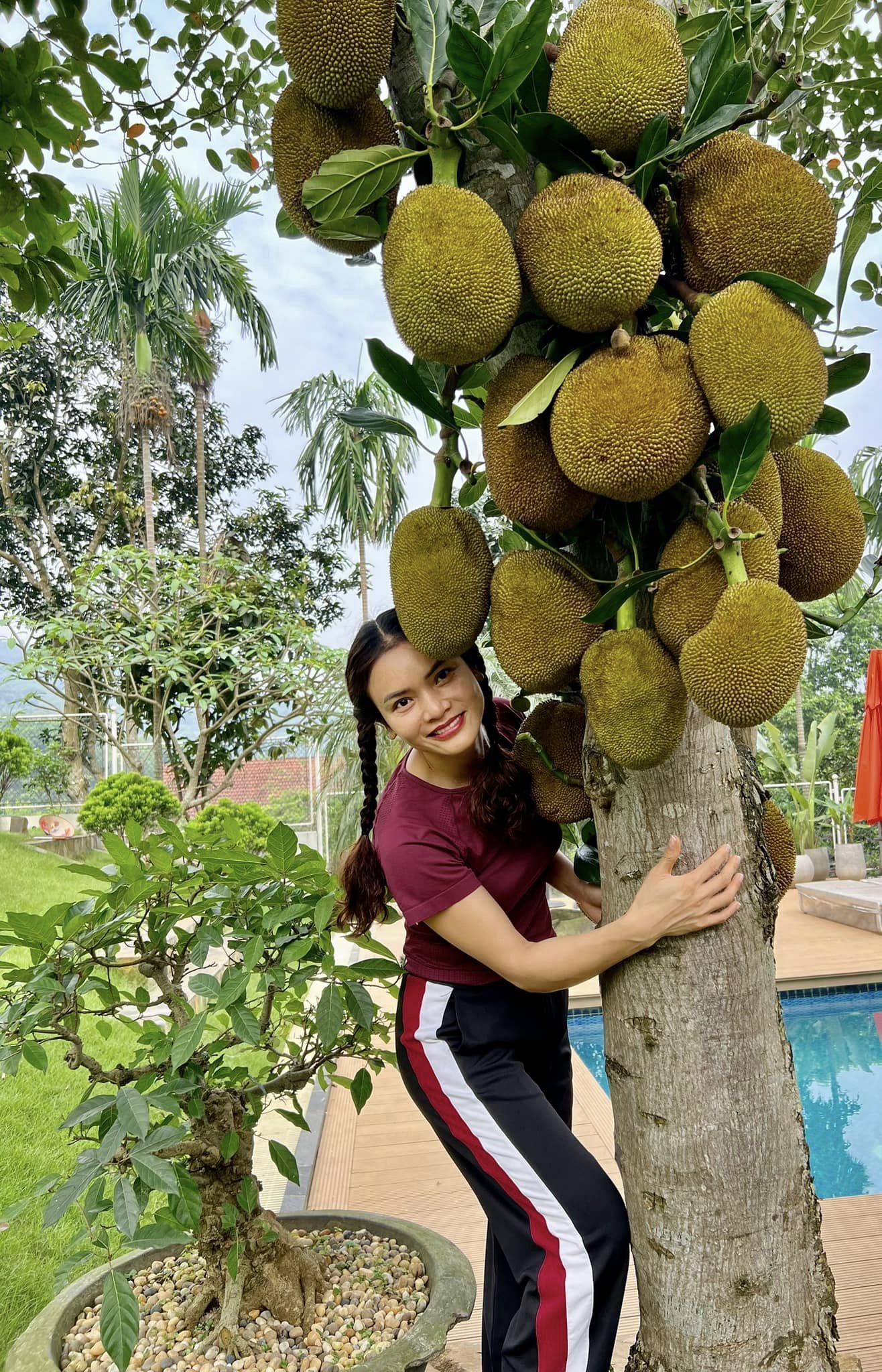 Nhan sắc nữ ca sĩ được phong NSƯT trẻ nhất nhì Việt Nam: 41 tuổi vẫn vô cùng xinh đẹp - Ảnh 8. Nhan sắc nữ ca sĩ được phong NSƯT trẻ nhất nhì Việt Nam: 41 tuổi vẫn vô cùng xinh đẹp - Ảnh 8.