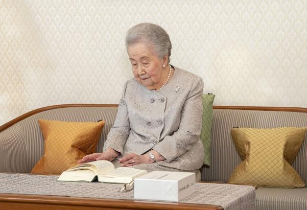 Thói quen giữ gìn sức khoẻ của Công nương Nhật Bản thọ 100 tuổi - Ảnh 1.