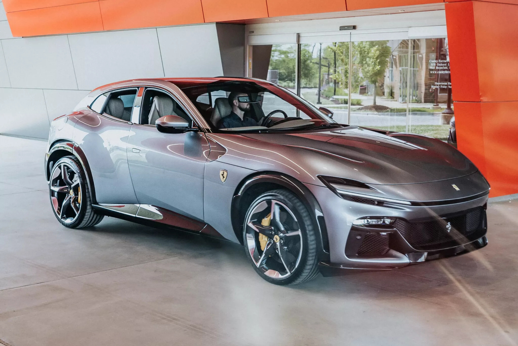 3 xe khủng ra mắt Việt Nam tuần sau: Có hàng hiếm, có chiếc ngang cơ Lamborghini Urus - Ảnh 1.