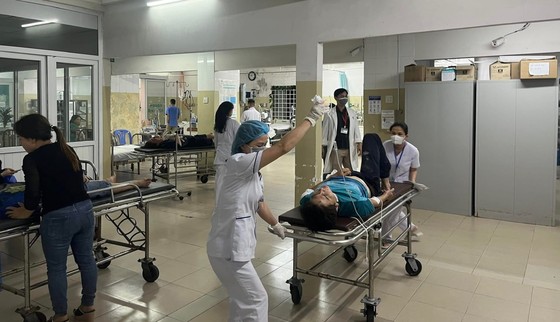Tai nạn xe khách ở Phú Yên, 2 người tử vong và nhiều người nhập viện - Ảnh 3.