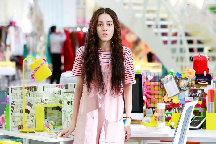 Địch Lệ Nhiệt Ba: Đỉnh lưu nhưng trước mặt là sườn dốc - Ảnh 6. Địch Lệ Nhiệt Ba: Đỉnh lưu nhưng trước mặt là sườn dốc - Ảnh 6.