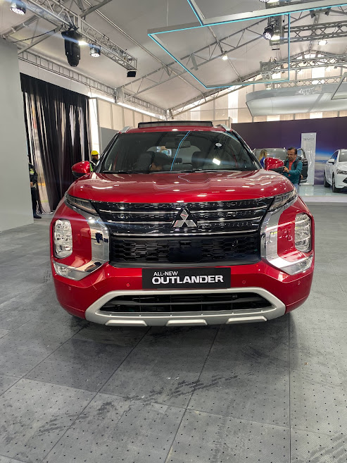 Mitsubishi Outlander 2023 mới về Việt Nam lộ nội thất với vài chi tiết cơ học, ngoại thất như bản cao cấp - Ảnh 5.