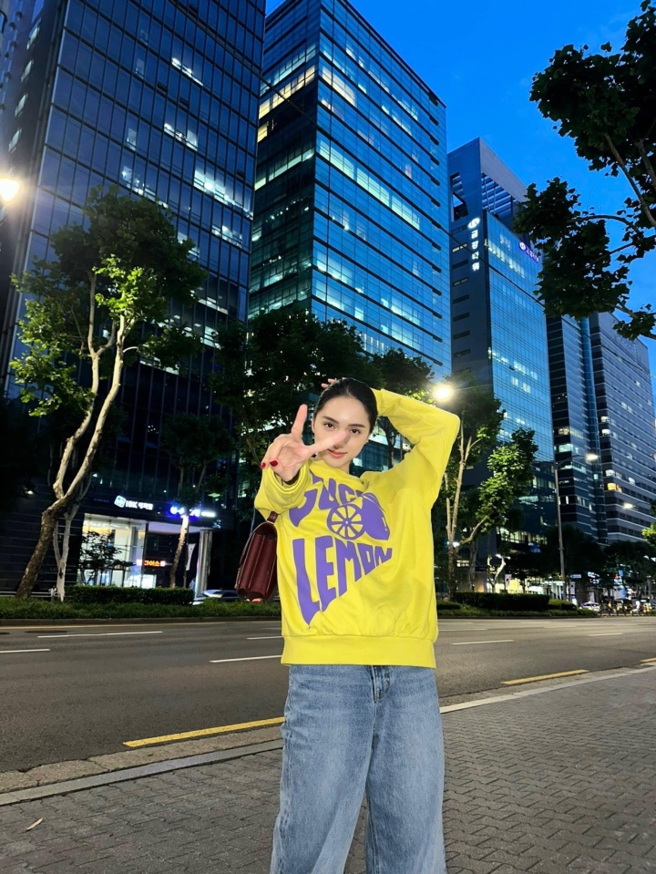 Sao Việt 18/6: Bình Tinh tới thắp nhang cha nuôi Vũ Linh, động viên Hồng Loan - Ảnh 4. Sao Việt 18/6: Bình Tinh tới thắp nhang cha nuôi Vũ Linh, động viên Hồng Loan - Ảnh 4.