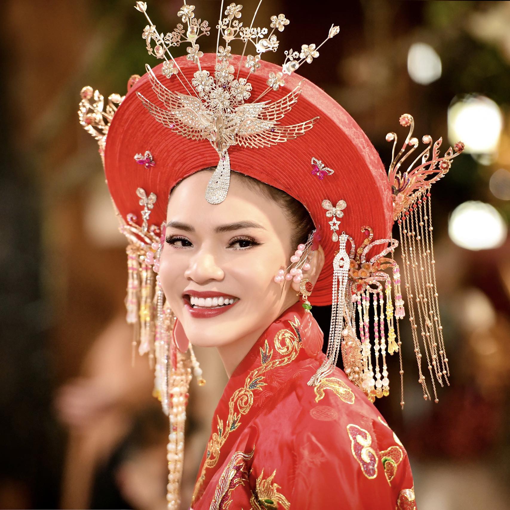Nhan sắc nữ ca sĩ được phong NSƯT trẻ nhất nhì Việt Nam: 41 tuổi vẫn vô cùng xinh đẹp - Ảnh 2. Nhan sắc nữ ca sĩ được phong NSƯT trẻ nhất nhì Việt Nam: 41 tuổi vẫn vô cùng xinh đẹp - Ảnh 2.