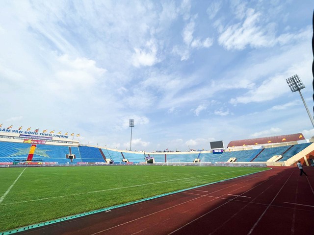 Sân Thiên Trường được lau dọn từng ngóc ngách, sẵn sàng cho trận đấu giữa ĐT Việt Nam và ĐT Syria - Ảnh 21.