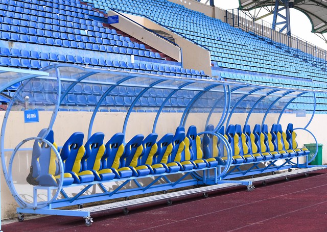 Sân Thiên Trường được lau dọn từng ngóc ngách, sẵn sàng cho trận đấu giữa ĐT Việt Nam và ĐT Syria - Ảnh 18.