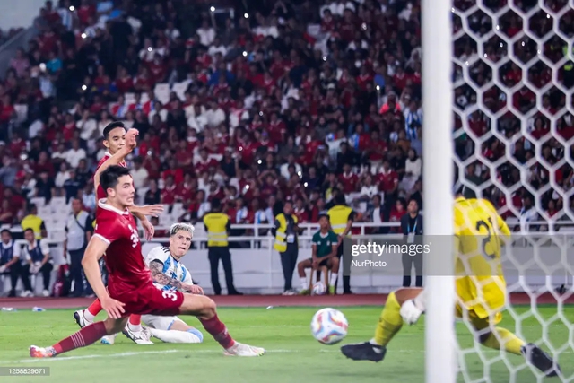 Ngôi sao Man United bất lực trước hậu vệ Indonesia, bị chấm điểm thấp nhất đội - Ảnh 2.