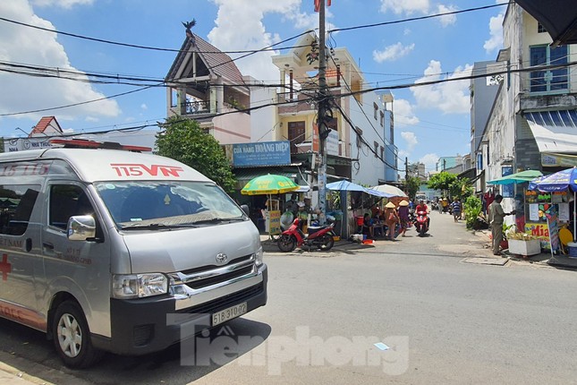 Phát hiện đôi nam nữ tử vong trong phòng trọ khóa cửa ở TPHCM - Ảnh 2.