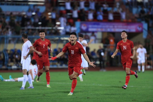 HLV Syria khen tuyển Việt Nam hết lời, ông Troussier tiết lộ kế hoạch đặc biệt cho vòng loại World Cup 2026 - Ảnh 1.
