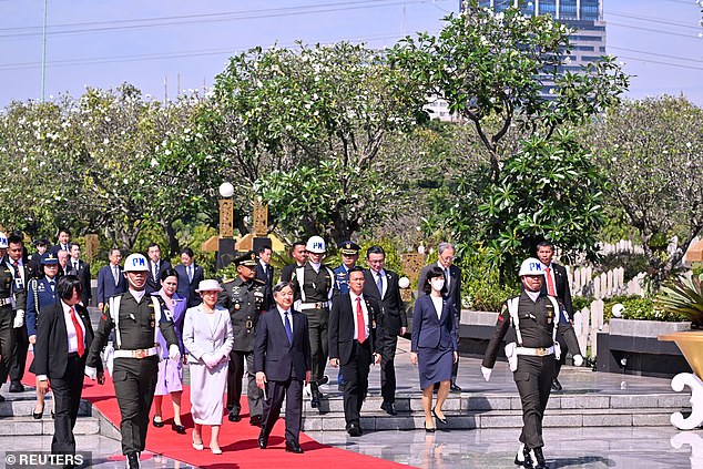 Phong cách thanh lịch của Hoàng hậu Nhật Bản trong chuyến thăm Indonesia - Ảnh 4.