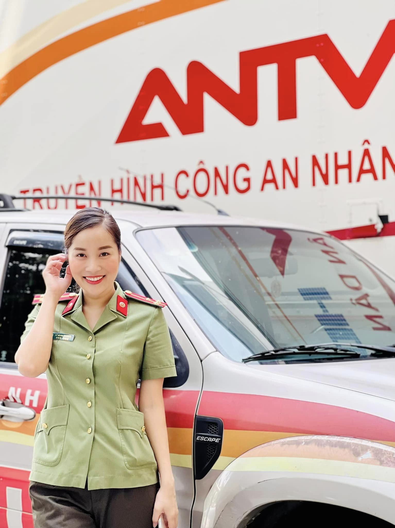 Minh Hương Nhật ký Vàng Anh trở thành BTV, Thượng úy Công an sau 17 năm - Ảnh 4.