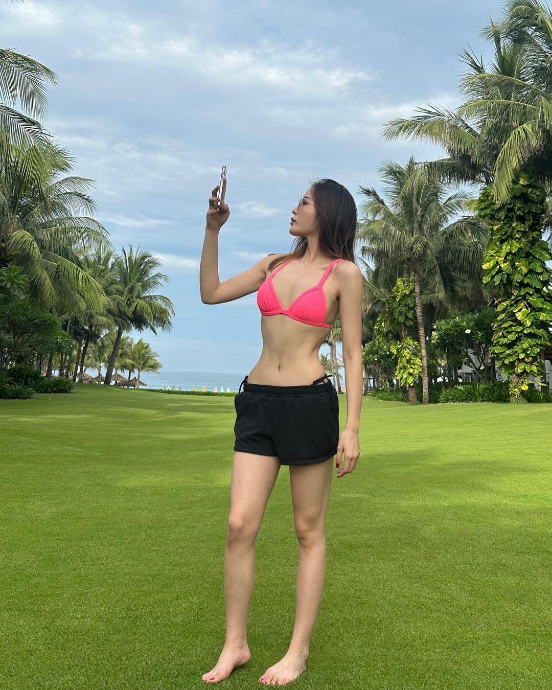 Đỗ Thị Hà, Hoàng Thùy khoe dáng với bikini - Ảnh 15.