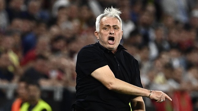 Nhận án phạt nặng, Mourinho tung đòn đáp trả UEFA - Ảnh 2.